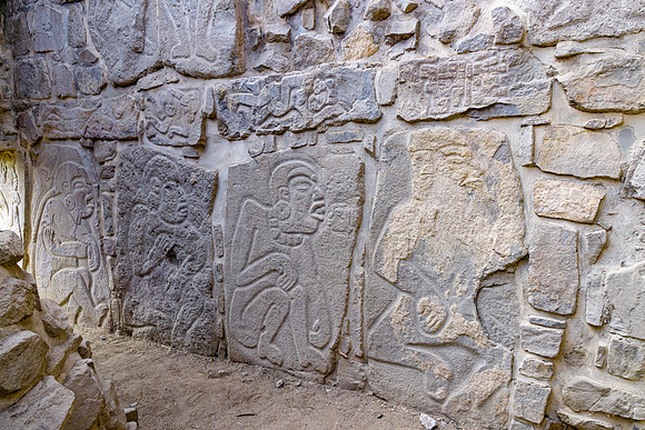 Monte Albán, Los Danzantes, The "L Room"