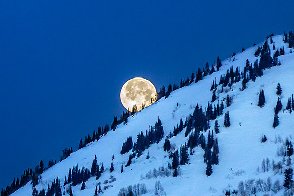 Moonset over Oh Be Joyful