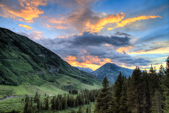 Slate River Valley, Gunsight Pass, at Dusk