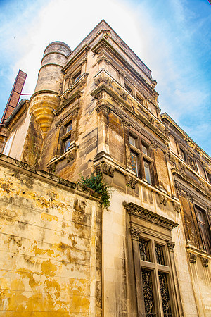 Arles