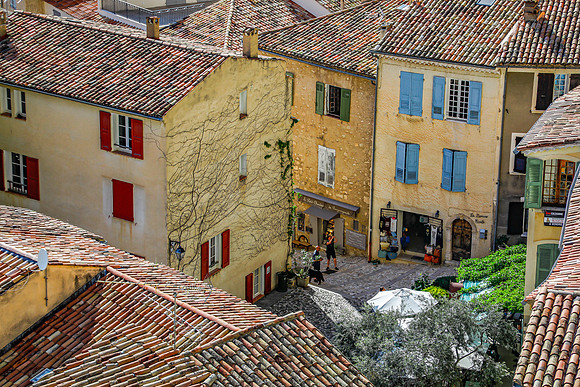 Moustiers