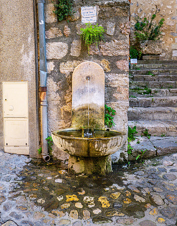 Moustiers