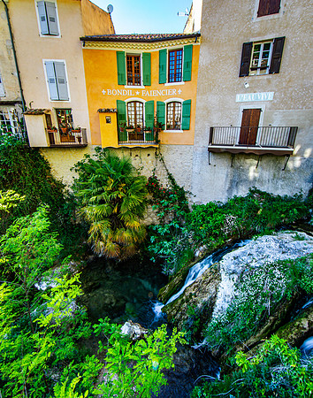 Moustiers