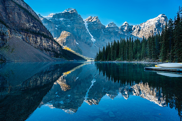 Moraine Lake Mirror, Canoes