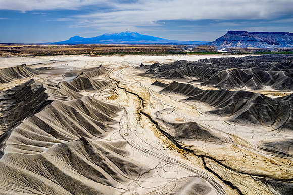 Hanksville Badlands, Henry Mountains