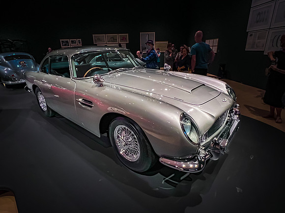James Bond 1965 Aston Martin