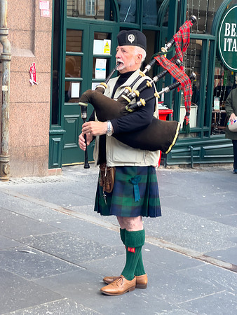 Bagpiper, Edinburgh