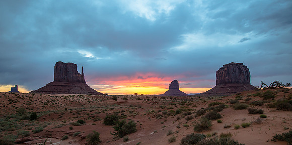 Sunrise Panorama, Monument Valley